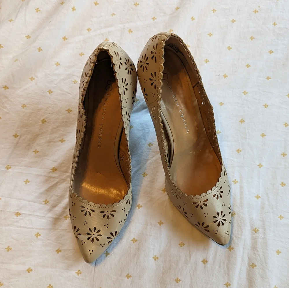 Floral Cutout High Heels - Picture 3 of 4